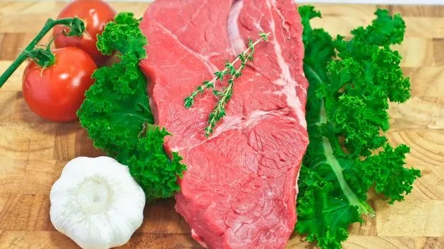 Zdjęcie Czy surowa wołowina jest zdrowa? Odkryj ryzyka i korzyści zdrowotne