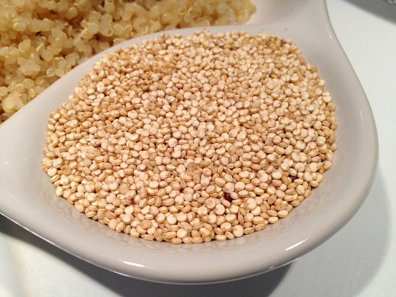 Zdjęcie Czy quinoa ma gluten? Dowiedz się, dlaczego jest bezpieczna dla Ciebie