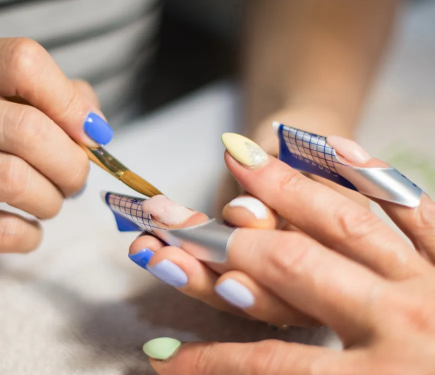 Zdjęcie Co jest potrzebne do manicure żelowego? Kluczowe akcesoria i porady.