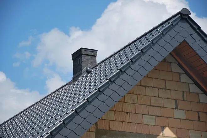 Zdjęcie Ile kosztuje obróbka komina struktonitem? Sprawdź ukryte wydatki