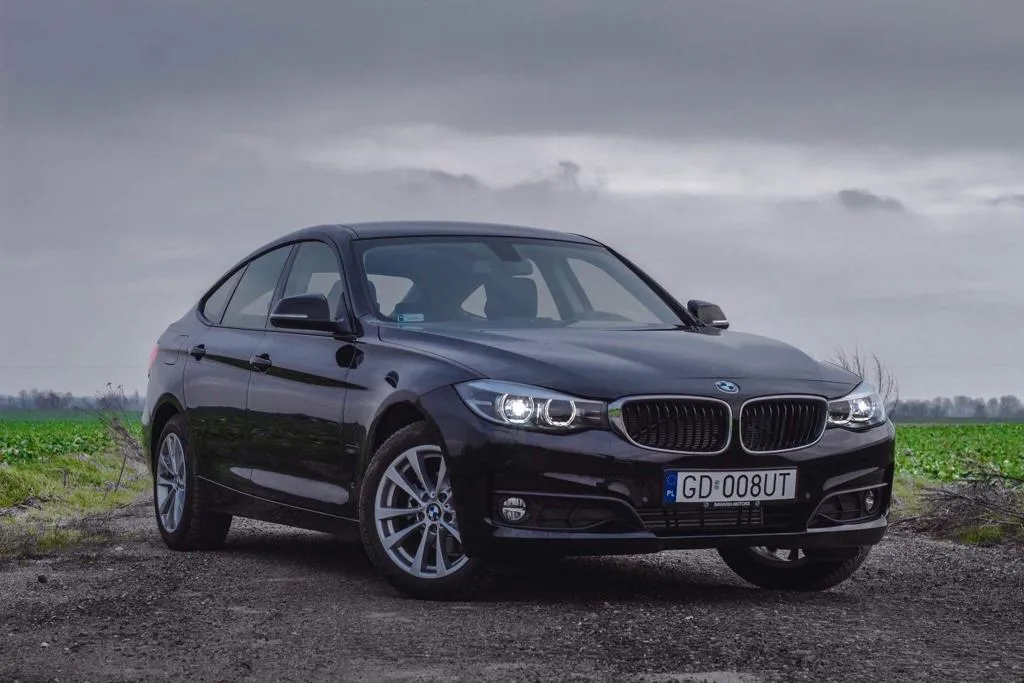 Zdjęcie Co oznacza bmw? Odkryj znaczenie i historię tej marki samochodowej