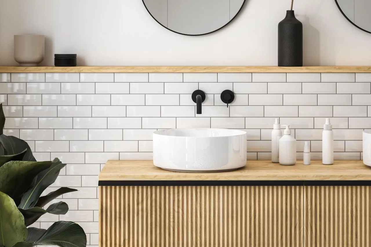 Zdjęcie Jak wykończyć kafelki na ścianie, aby uniknąć nieestetycznych krawędzi