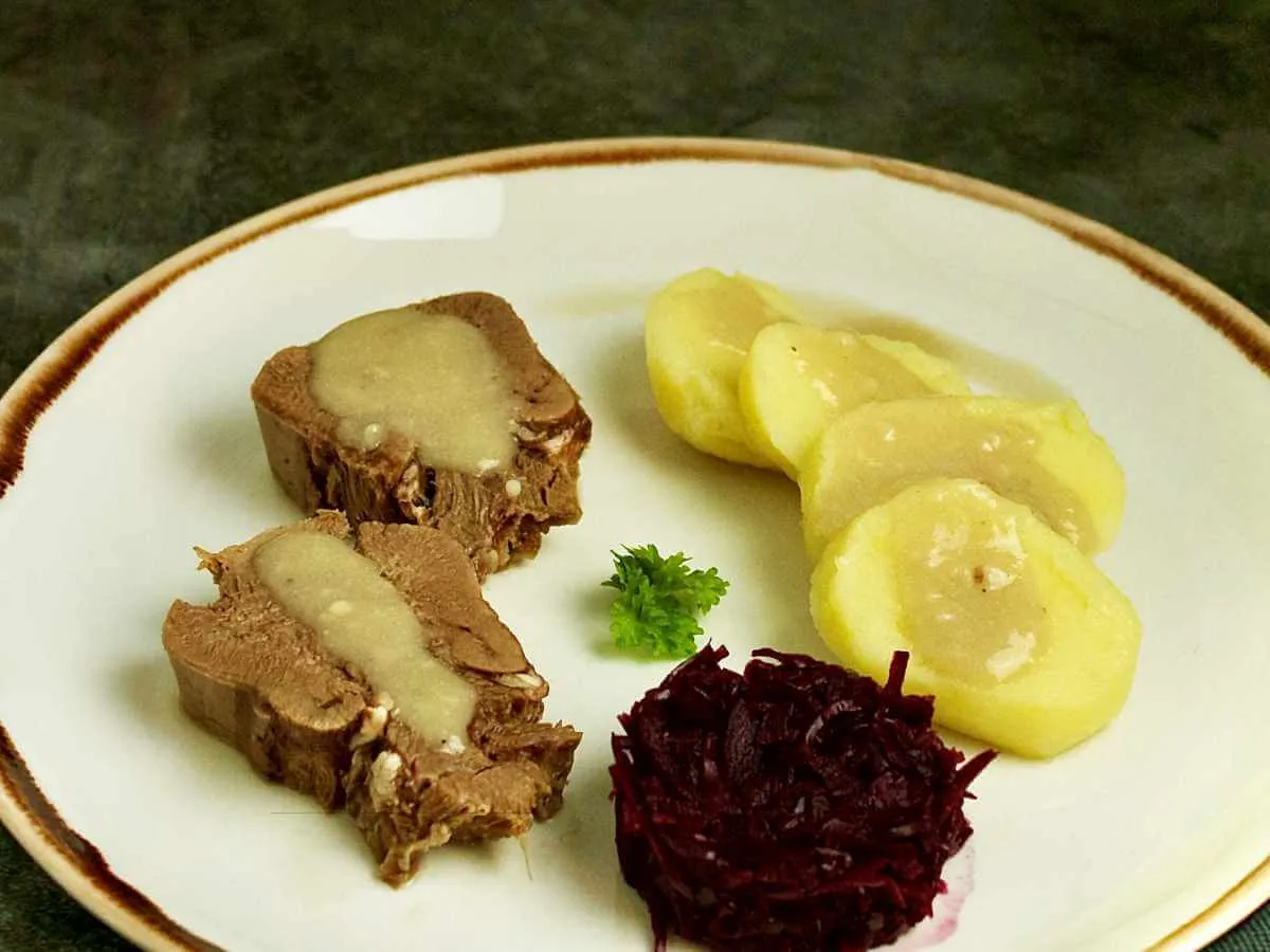 Zdjęcie Rezept für Rinderzunge: Traditionell zubereiten mit Meerrettich