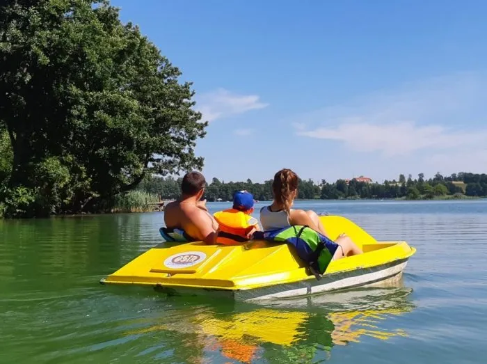 Zdjęcie Jezioro w Sierakowie: Odkryj idealne miejsce na relaks i przygodę