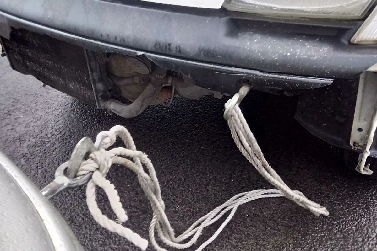 Zdjęcie Jak się holuje auto - uniknij najczęstszych błędów i zagrożeń