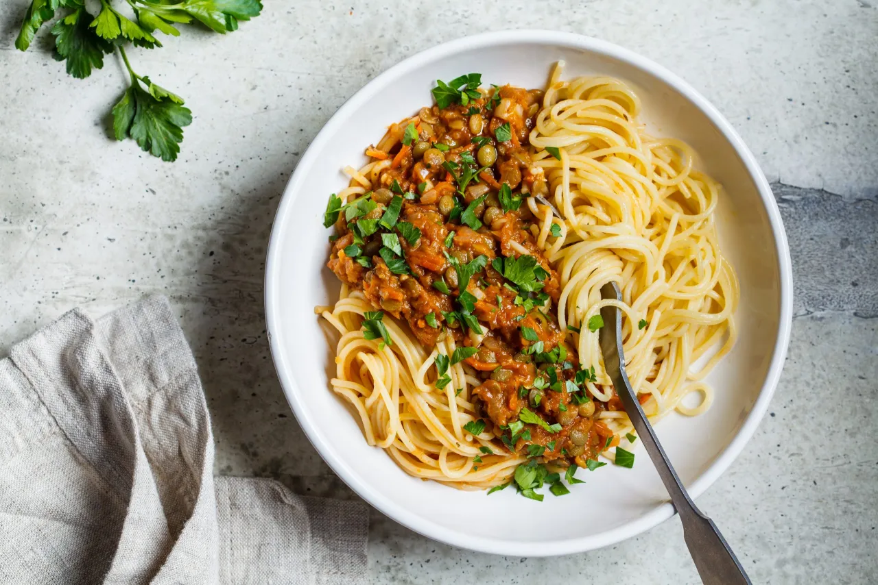 Zdjęcie Ile kcal ma spaghetti bolognese z makaronem? Zaskakujące kalorie!