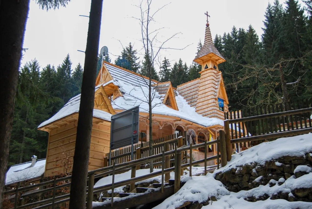 Zdjęcie Sanktuarium Wiktorówki: Historia, pielgrzymki i tajemnice miejsca