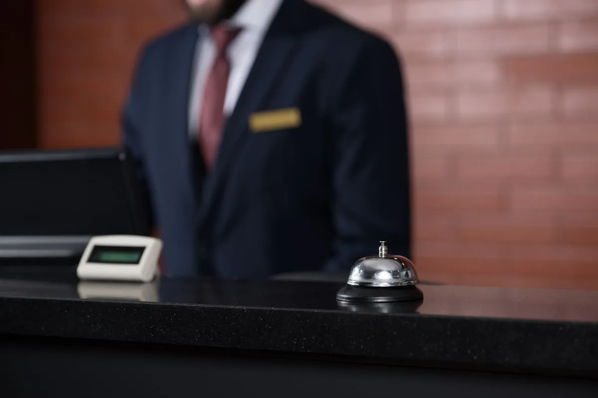 Zdjęcie Ile godzin pracuje recepcjonistka w hotelu? Zaskakujące fakty o zmianach
