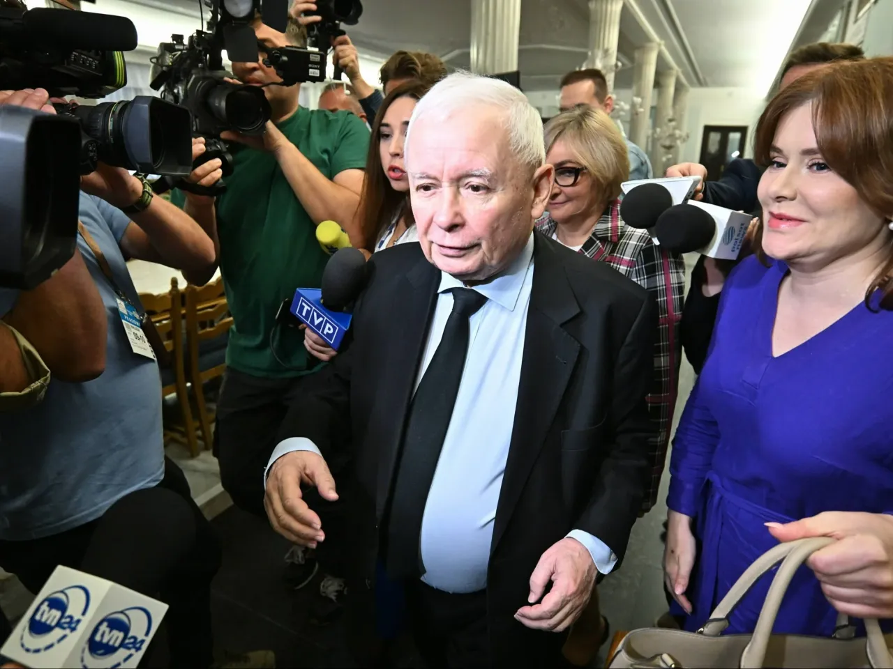Zdjęcie Ile wzrostu ma Jarosław Kaczyński? Zaskakujące fakty o polityku