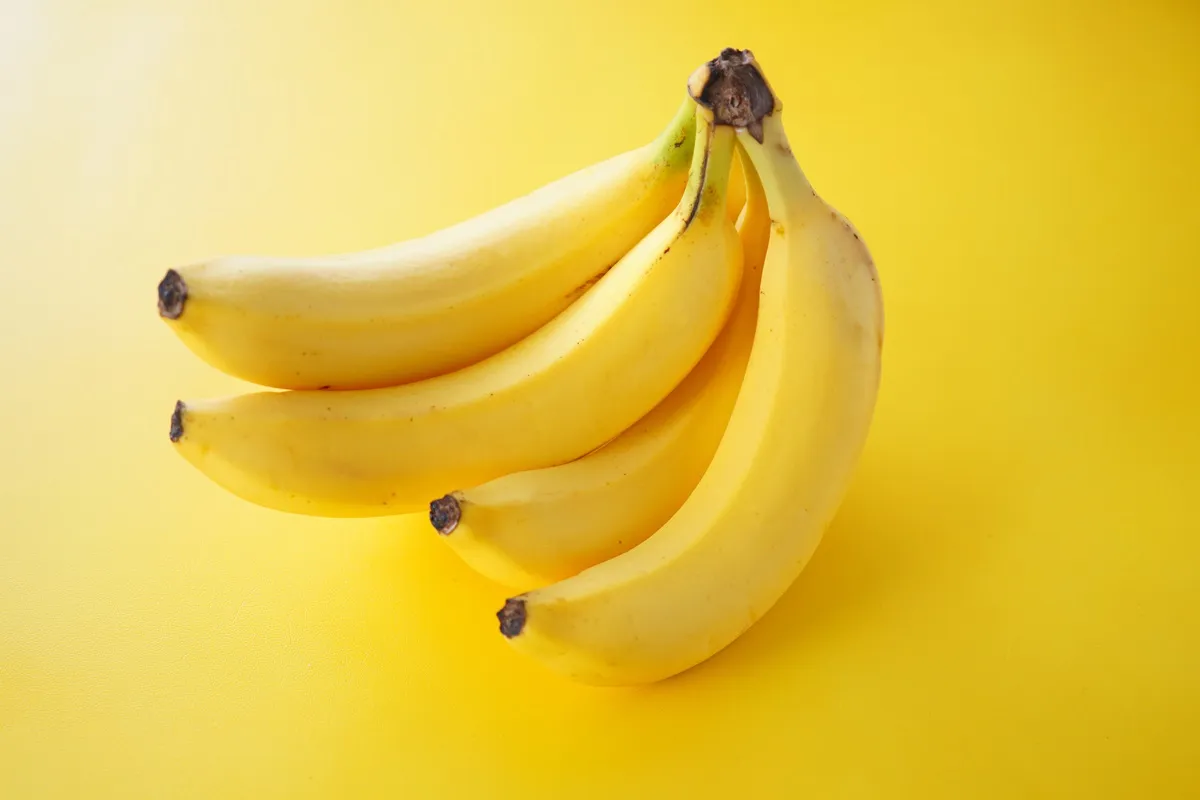 Zdjęcie Ile kalorii ma średni banan? Zaskakujące fakty o jego kaloryczności