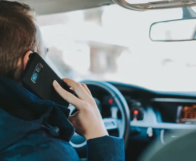 Zdjęcie Jak podłączyć nawigację z telefonu do samochodu - proste metody i porady