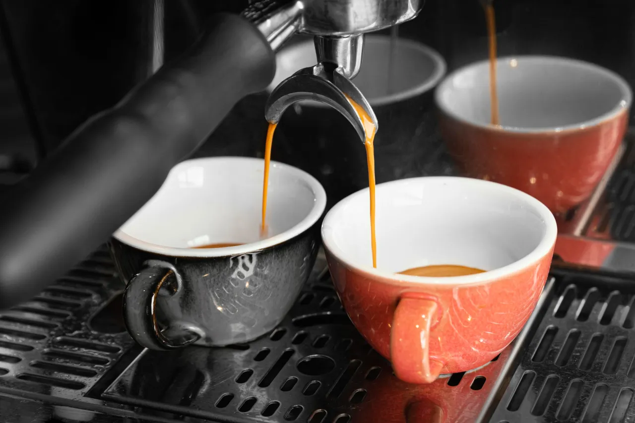 Zdjęcie Ile gram kawy do podwójnego espresso? Odkryj idealną ilość!