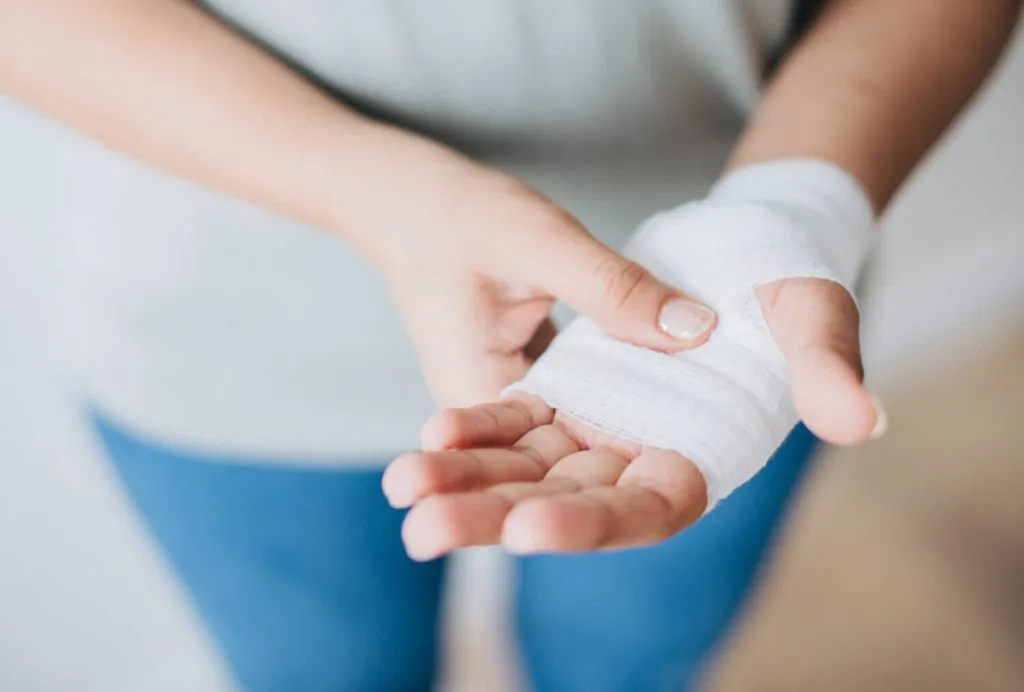 Zdjęcie Ile trwa rehabilitacja po złamaniu nadgarstka? Kluczowe informacje o czasie powrotu do zdrowia