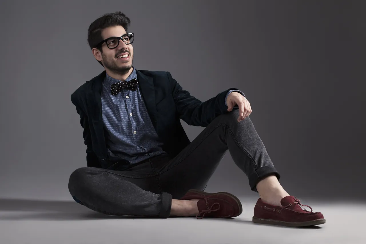 Zdjęcie Podwijanie nogawek jeansów - Stylowy trick na modny look!