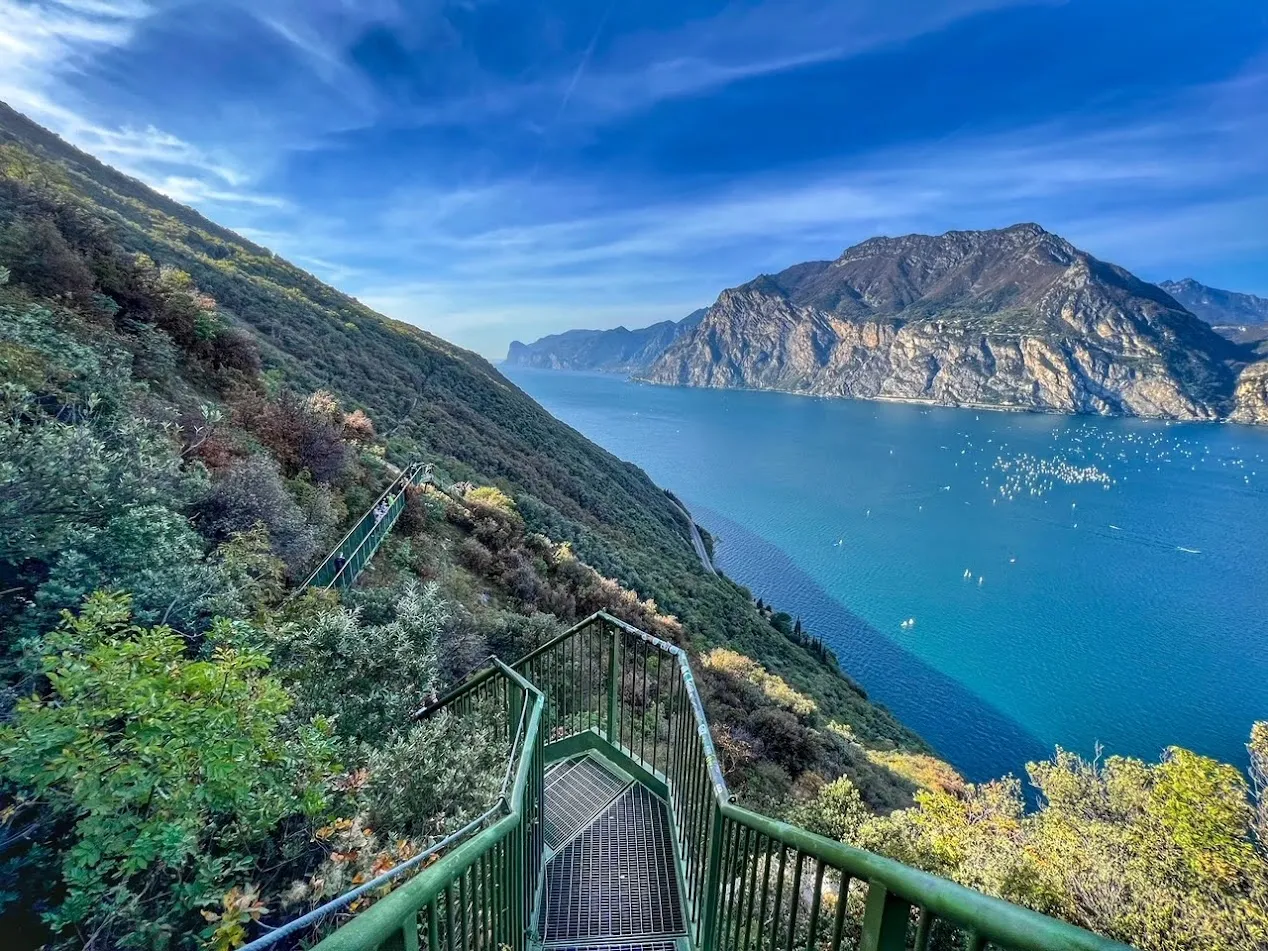 Zdjęcie Atrakcje jeziora Garda: Odkryj najpiękniejsze miejsca i przeżycia