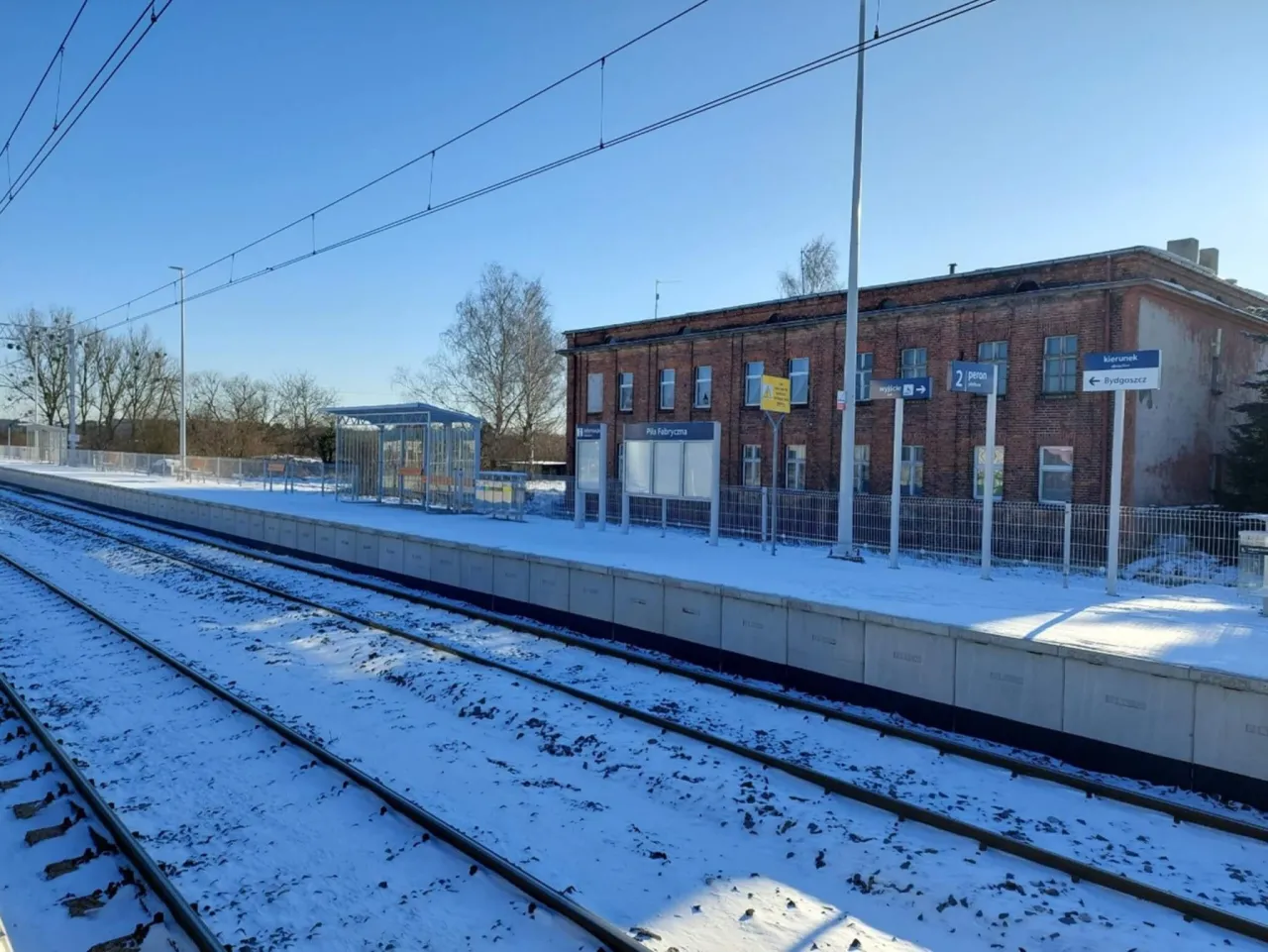 Zdjęcie Golina: Przystanek Kolei Wielkopolskich ZKA znajdź go bezbłędnie!