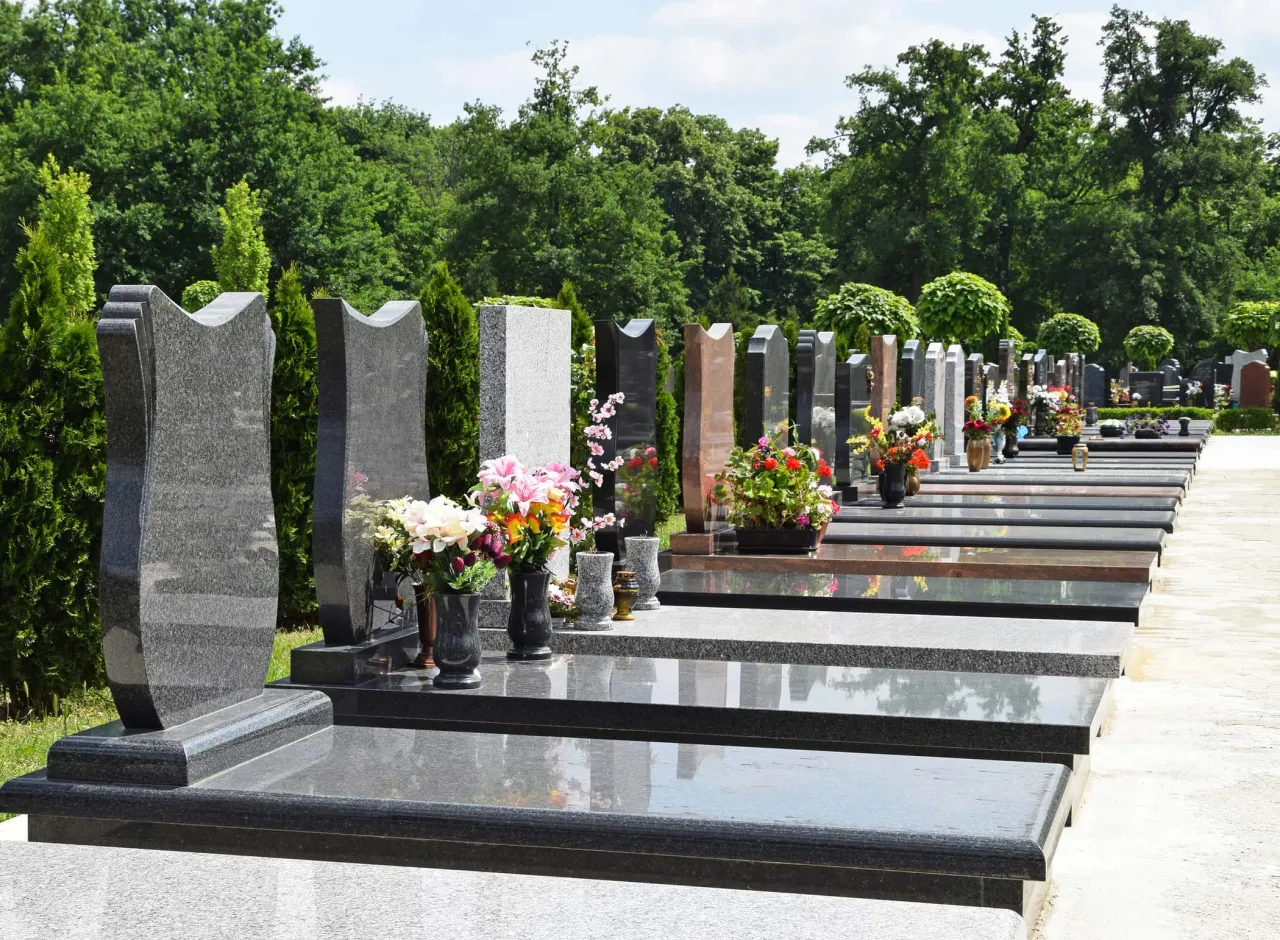 Zdjęcie Ile kosztuje miejsce na cmentarzu? Sprawdź, jak uniknąć wysokich kosztów pochówku