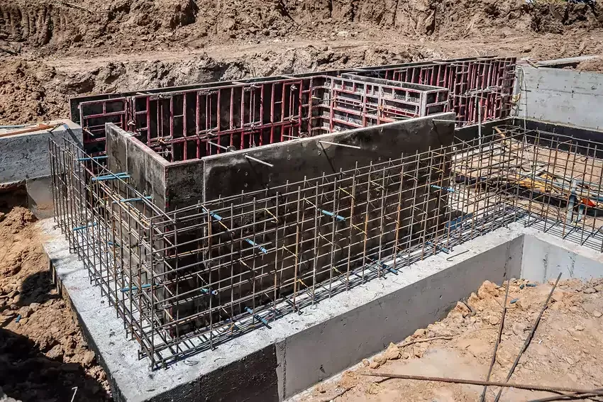 Zdjęcie Po jakim czasie rozszalować fundament? Kluczowe wskazówki