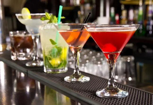 Zdjęcie Ile kalorii mają drinki? Zaskakujące różnice w kaloryczności