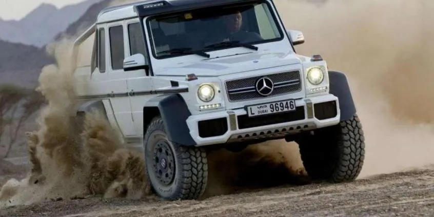 Zdjęcie Mercedes G63 AMG 6x6 - luksusowy terenowy potwór, który zaskakuje