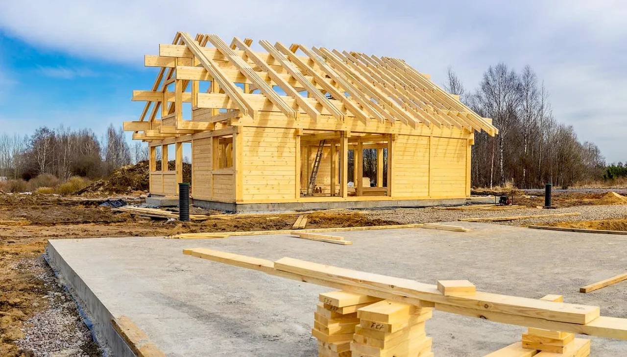 Zdjęcie Ile kosztuje budowa domu drewnianego 100m2? Sprawdź, co wpływa na ceny