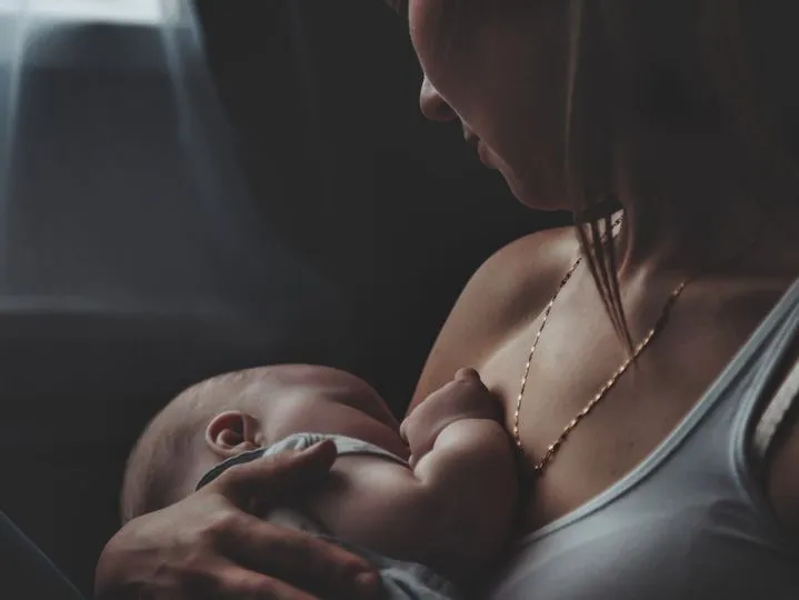 Zdjęcie Jak dobrać stanik do karmienia, aby uniknąć dyskomfortu i bólu