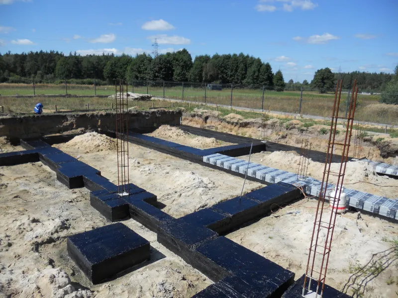 Zdjęcie Czy można zostawić odkryte fundamenty na zimę? Uniknij kosztownych uszkodzeń