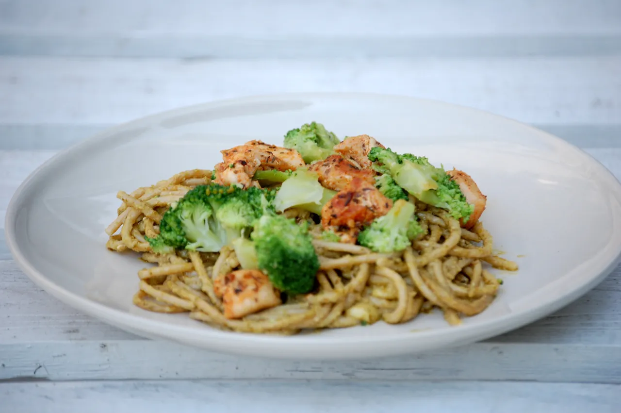 Zdjęcie Prosty przepis na spaghetti z pesto bazyliowym, który zachwyci smakiem