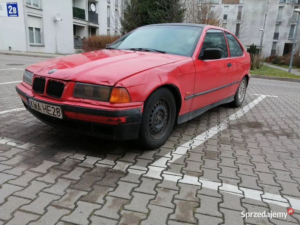 Zdjęcie BMW E36 gruz – jak wykorzystać stary model do driftu i tuningu?