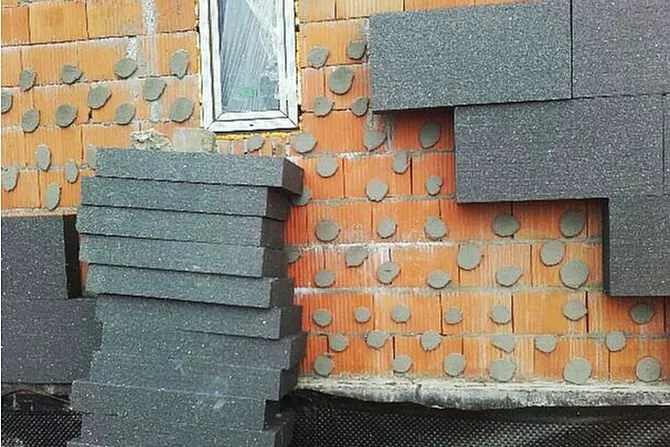 Zdjęcie Jaki styropian grafitowy na elewacje? Porównanie i najlepsze opcje.
