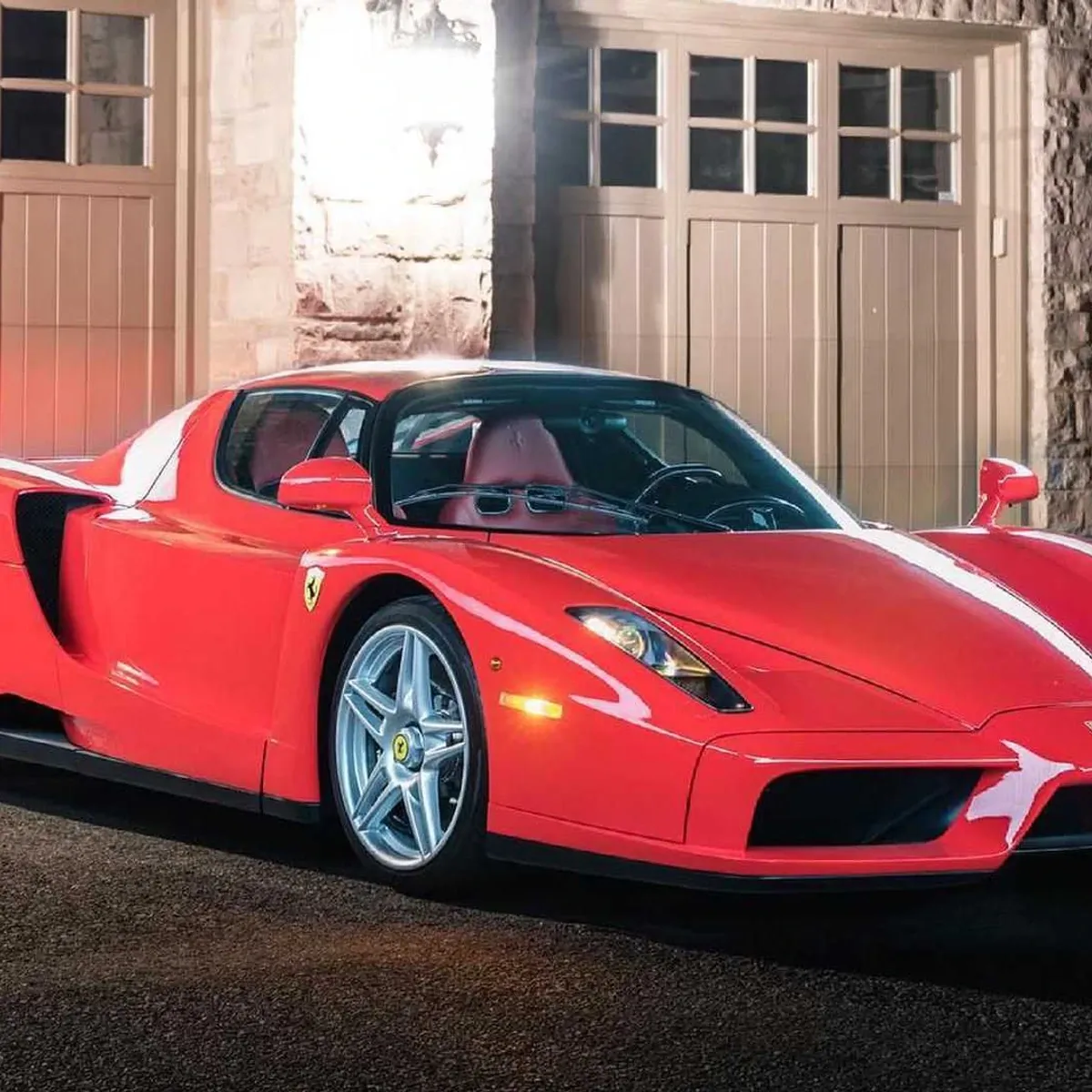 Zdjęcie Jak wygląda Ferrari Enzo - elegancja i sportowy design w jednym