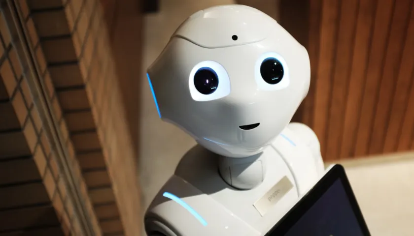 Zdjęcie Sztuczna inteligencja: szansa na rozwój czy zagrożenie dla ludzkości?