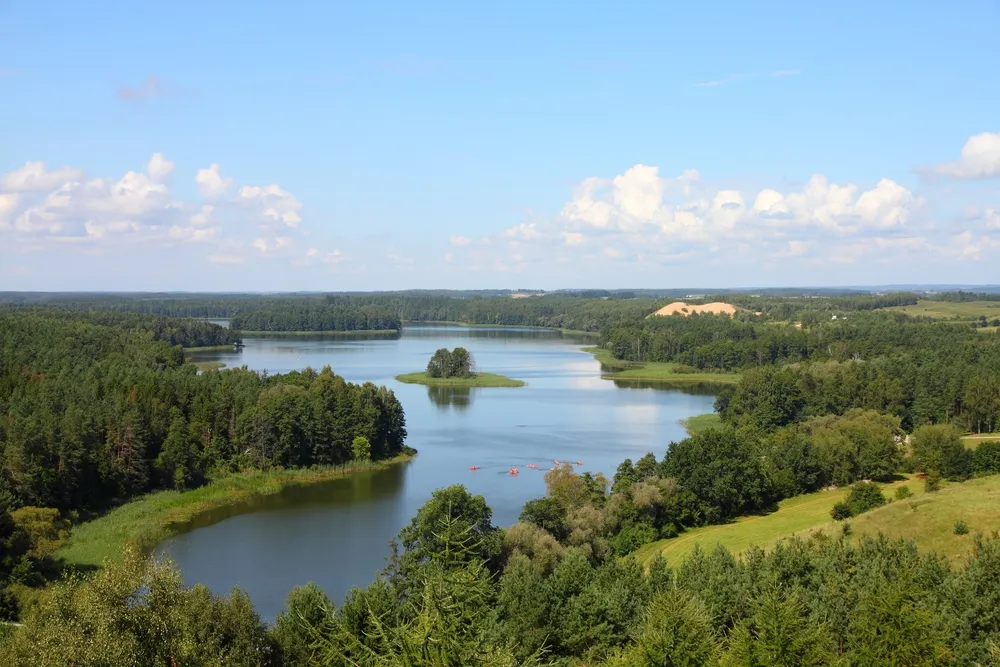 Zdjęcie Wielkie jeziora mazurskie: odkryj piękno i atrakcje regionu