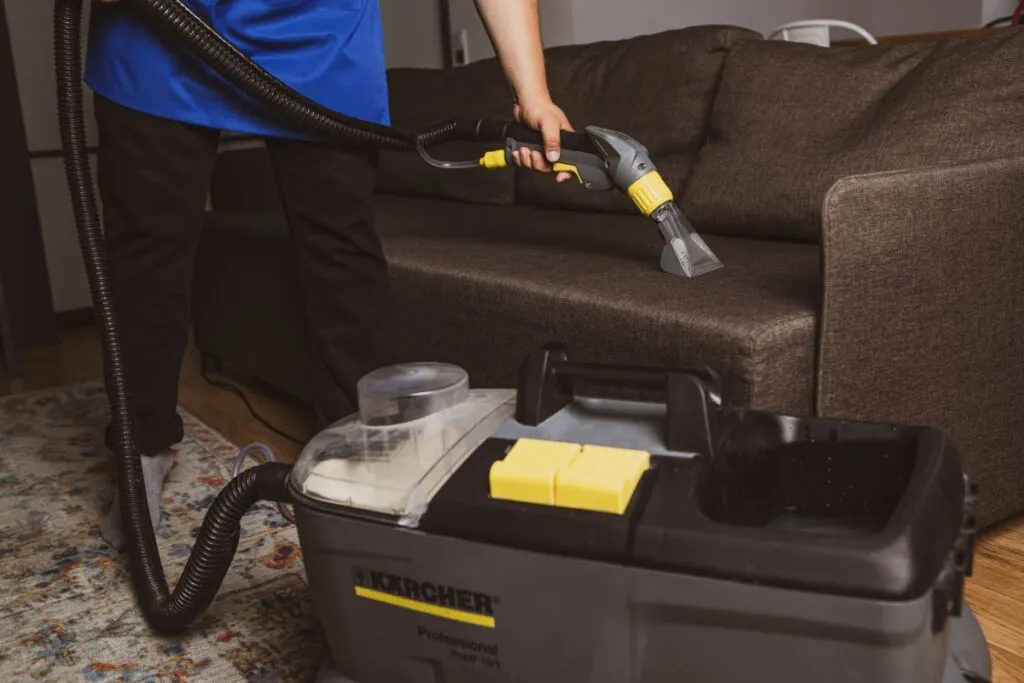 Zdjęcie Jak prac odkurzaczem Karcher: sekrety skutecznego prania tapicerki