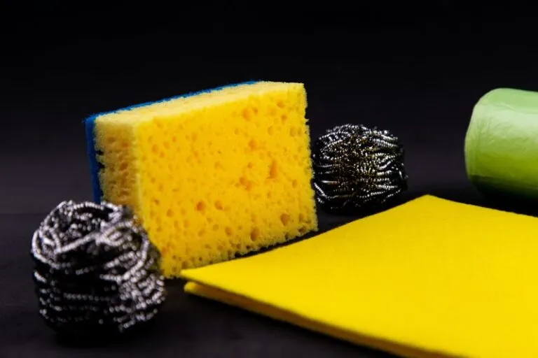 Zdjęcie Skuteczne sposoby na wyczyszczenie mebli kuchennych z tłuszczu