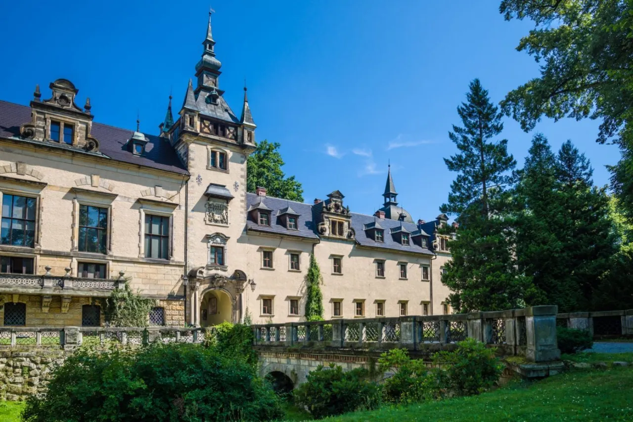 Zdjęcie Nocleg w zamku - wyjątkowe doświadczenie w Łagowie i okolicy