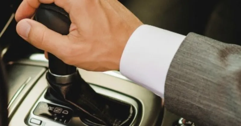 Zdjęcie Objawy uszkodzonej automatycznej skrzyni biegów, które mogą cię zaskoczyć