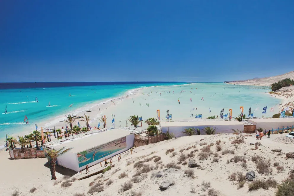 Zdjęcie Fuerteventura windsurfing gdzie: najlepsze miejsca i porady dla początkujących