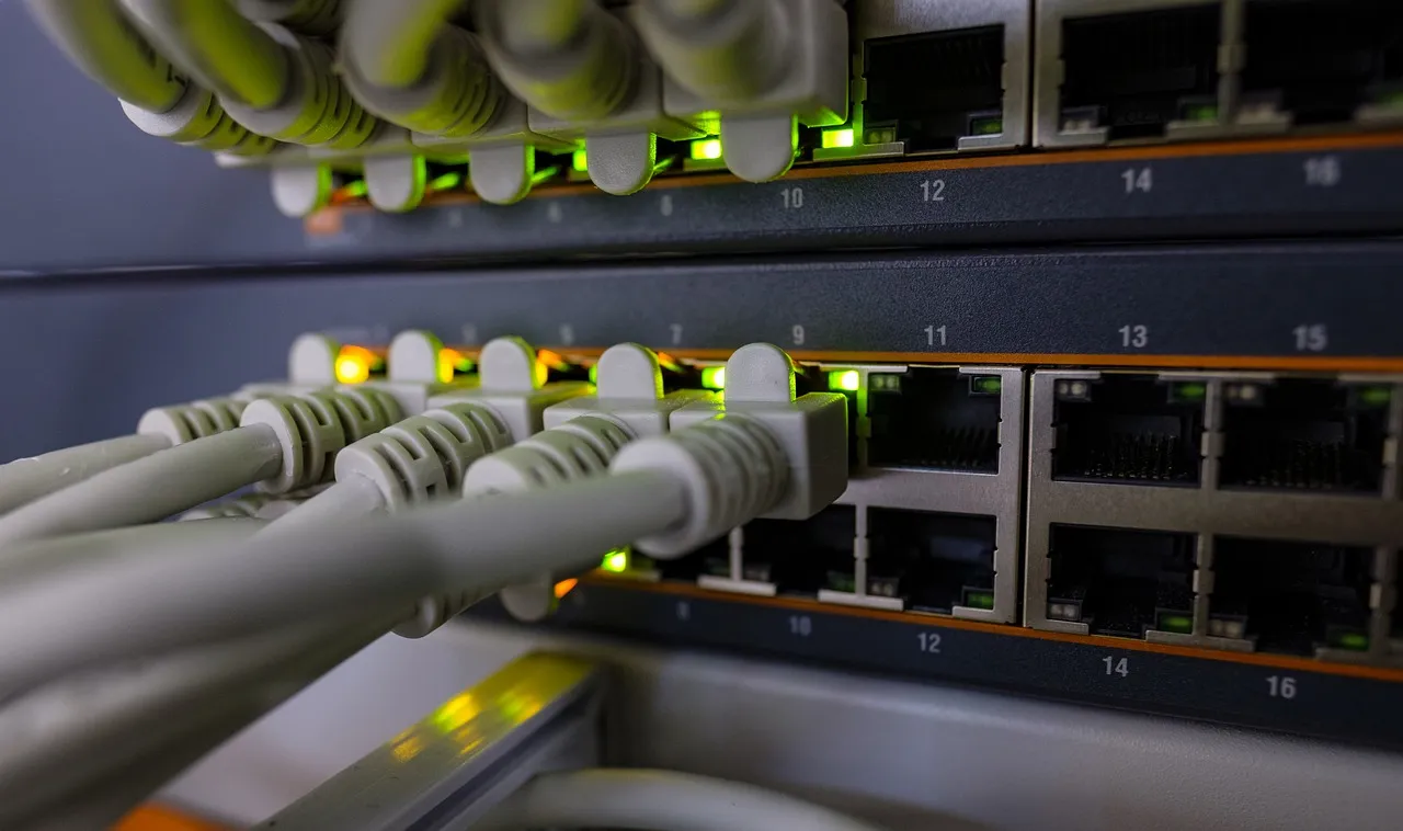 Zdjęcie Jak zarobić kabel ethernet bez zaciskarki - proste metody i porady