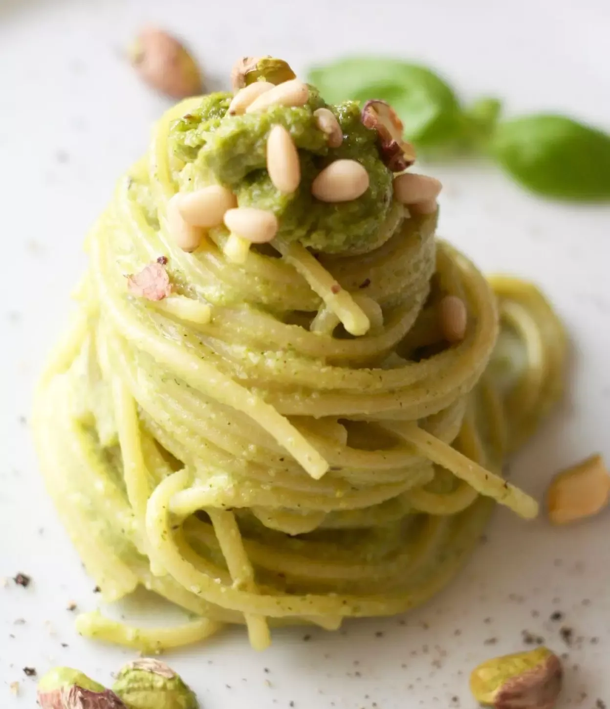 Zdjęcie Jak przygotować spaghetti z pesto bazyliowym - prosty przepis na smakowite danie