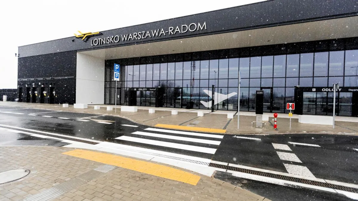 Zdjęcie Lotnisko Radom: Kiedy rozpoczęły się pierwsze loty? Sprawdź szczegóły