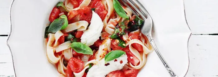 Zdjęcie Najlepsze sosy do pomidorów z mozzarellą – odkryj smakowe połączenia