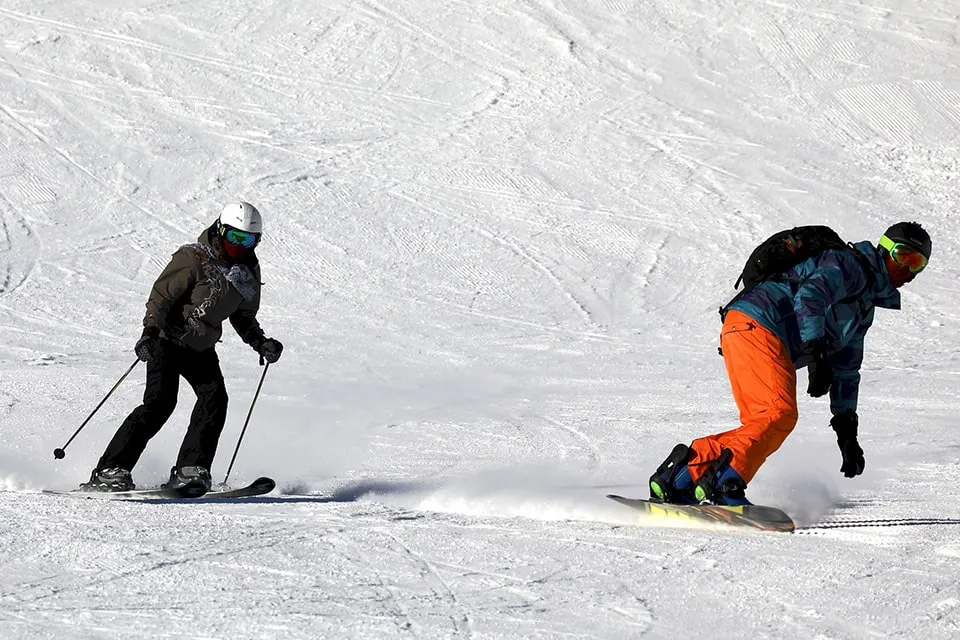 Zdjęcie Pierwszy raz narty czy snowboard: co wybrać, aby uniknąć frustracji?
