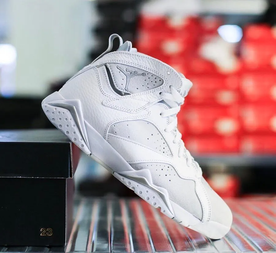 Zdjęcie Air Jordan 7 Retro Platinum - Cechy, ceny i dostępność butów