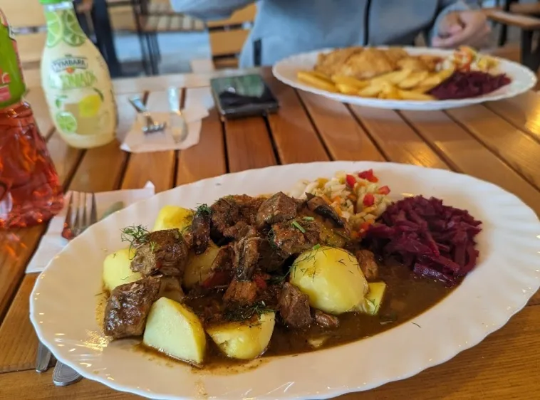 Zdjęcie Restauracje w Pustkowie: Najlepsze miejsca na posiłek