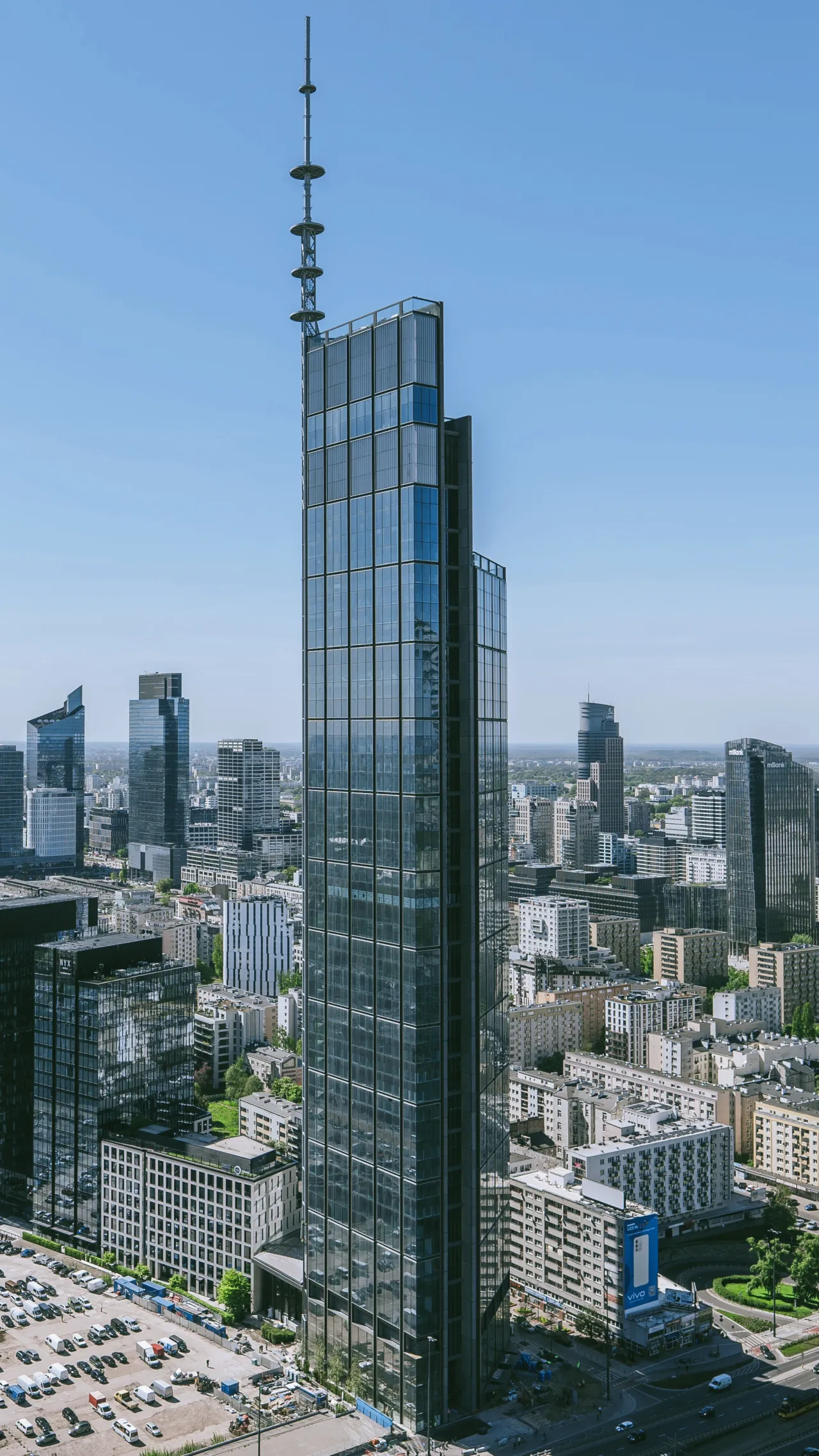 Zdjęcie Ile pięter ma najwyższy budynek w Warszawie? Zaskakujące fakty o Varso Tower