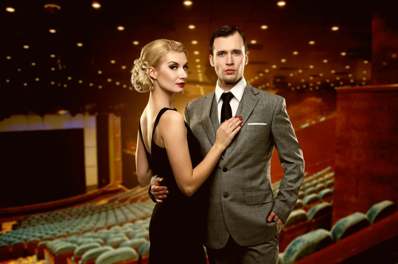 Zdjęcie Jak się ubrać do teatru na musical, by nie popełnić modowego błędu
