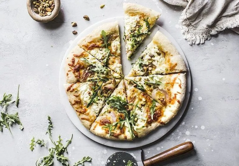 Zdjęcie Ile waży pizza 30 cm? Zaskakujące różnice w wagach!