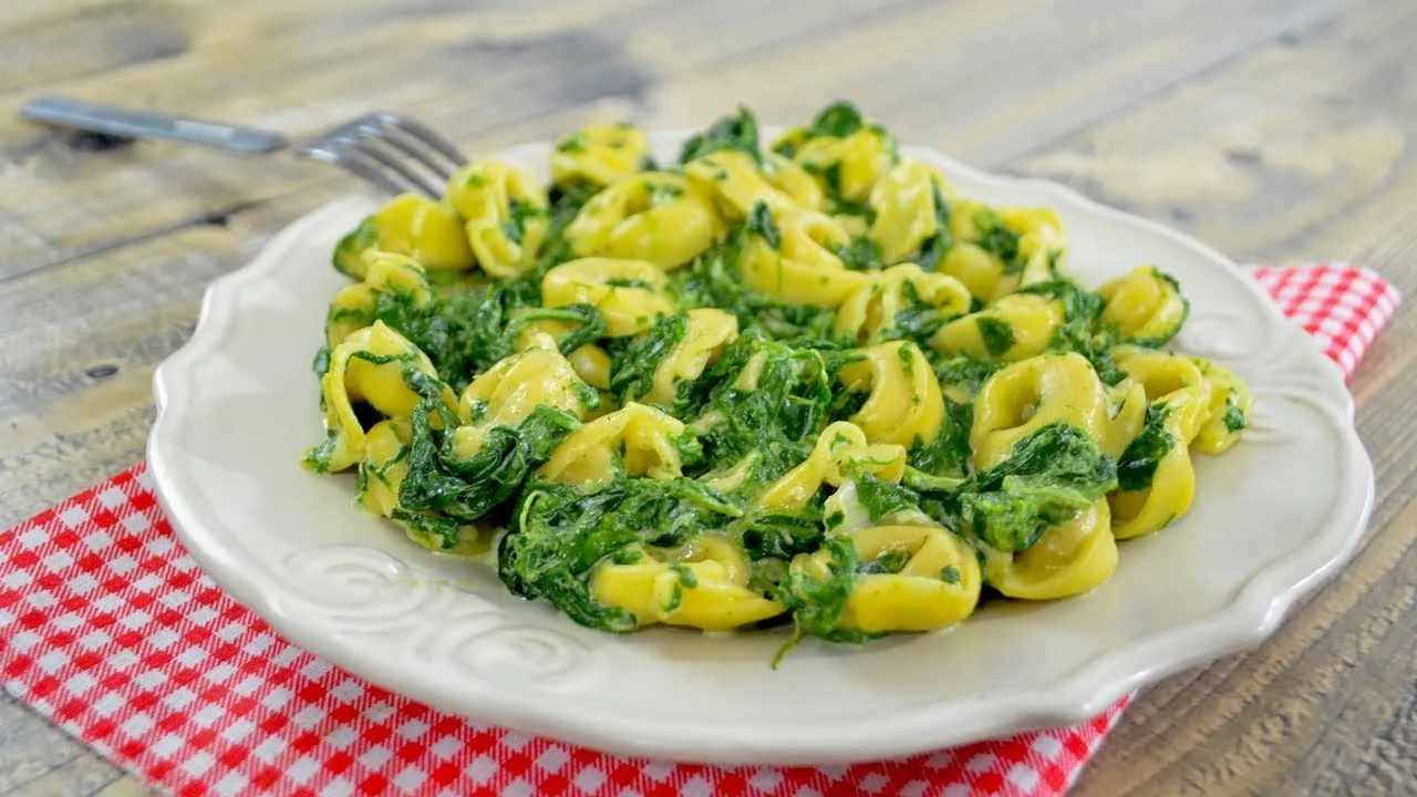 Zdjęcie Jak szybko gotować tortellini z Biedronki, aby nie skleiły się?