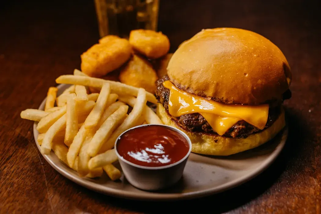 Zdjęcie Jak usmażyć burgera na patelni, aby był soczysty i idealny?